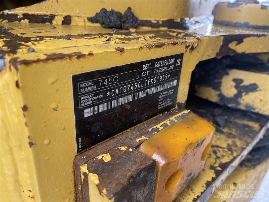 CAT 745C 鉸接式起吊車