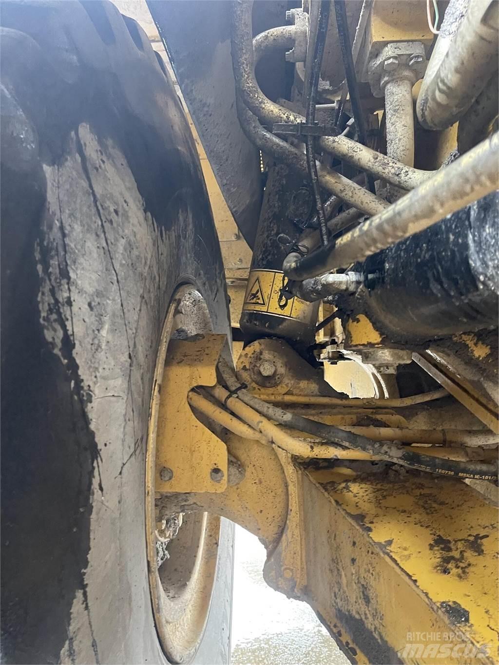 CAT 745C 鉸接式起吊車
