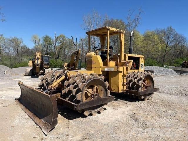 CAT 815 廢棄物壓實機