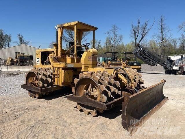 CAT 815 廢棄物壓實機