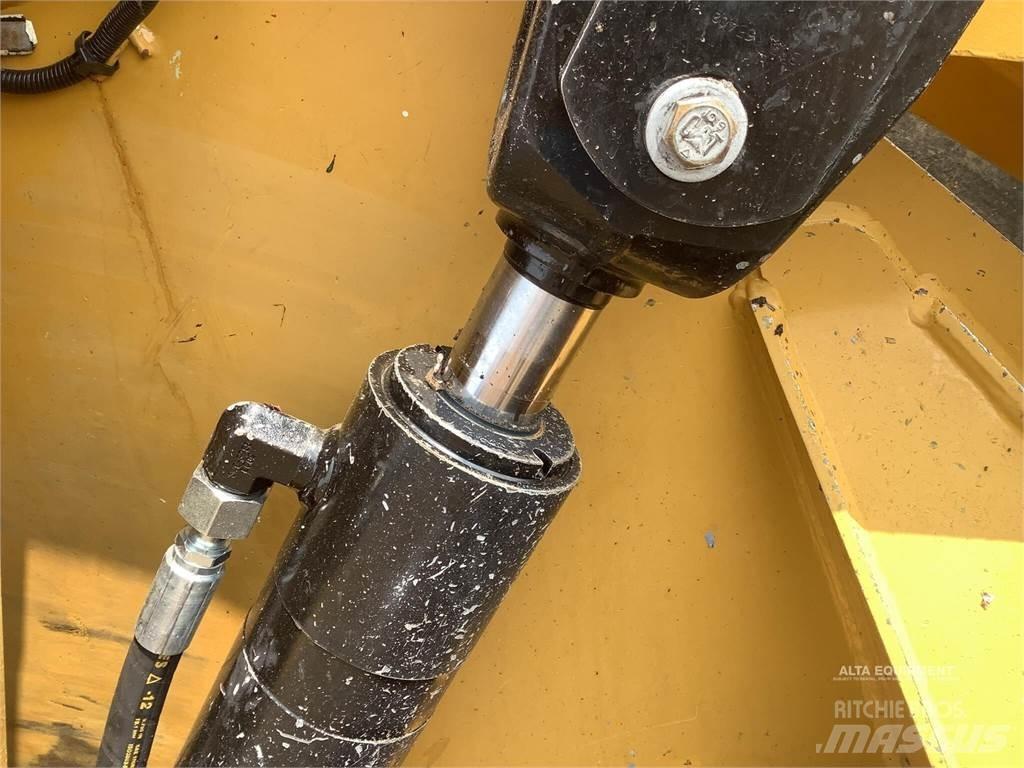 CAT 926M 輪胎式裝載機