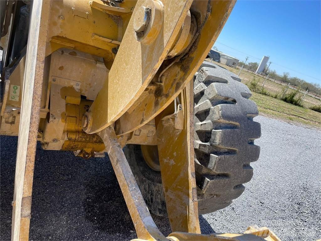 CAT 930M 輪胎式裝載機