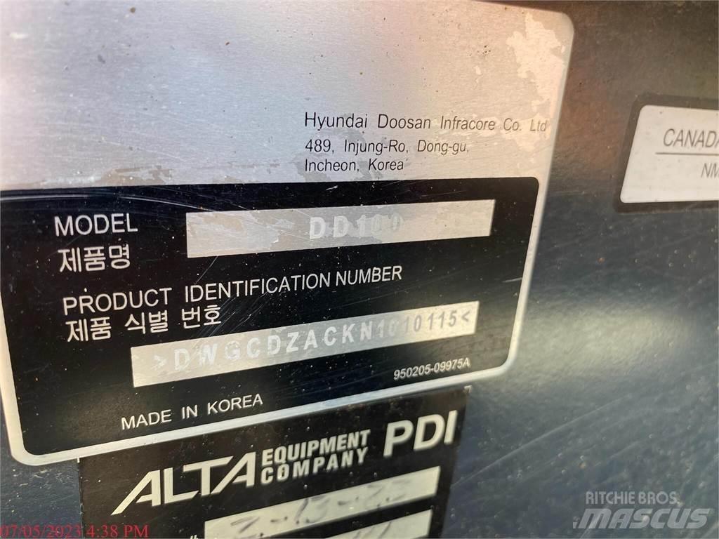 Develon DD100 履帶推土機
