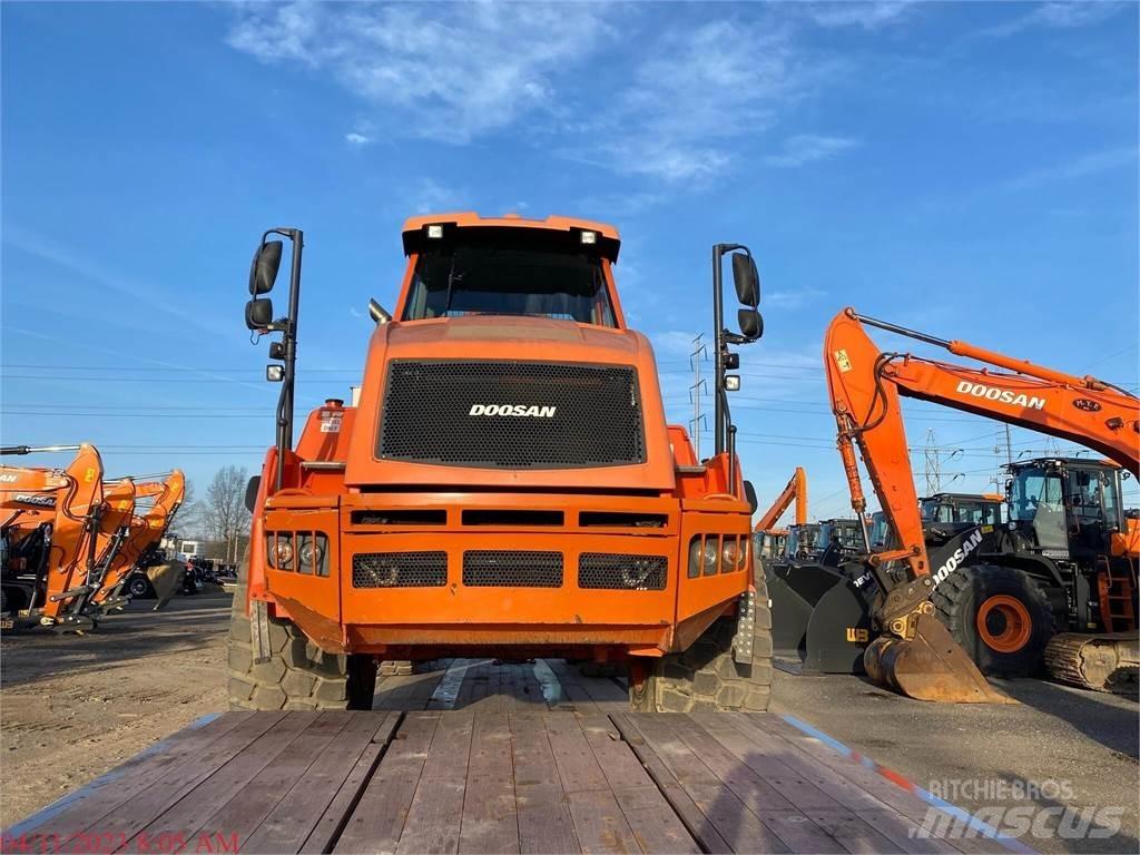 Doosan DA30-5 鉸接式起吊車