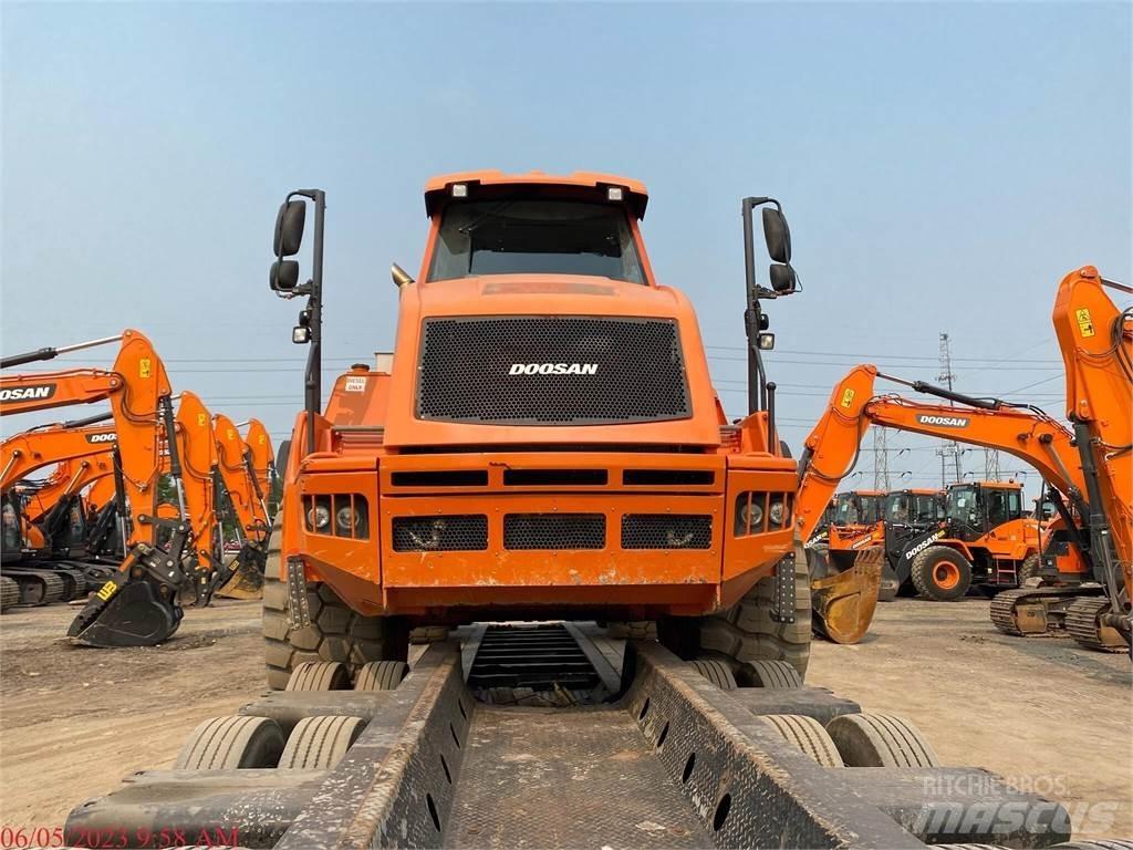 Doosan DA30-5 鉸接式起吊車
