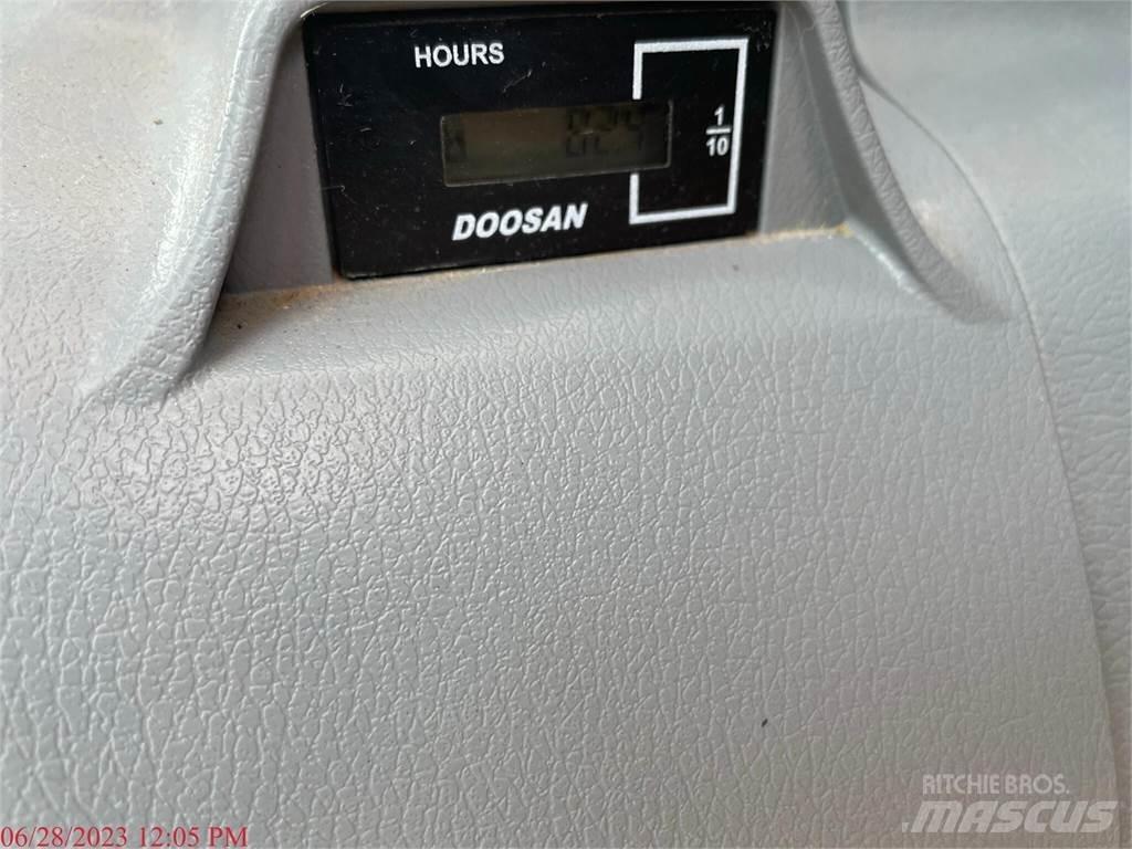 Doosan DX140 LC-5 履帶式 挖土機/掘鑿機/挖掘機