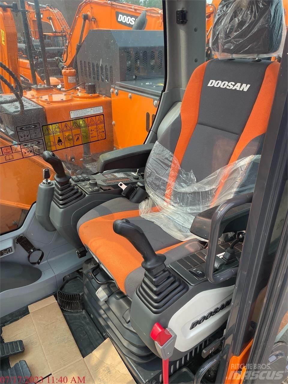 Doosan DX140 LC-5 履帶式 挖土機/掘鑿機/挖掘機