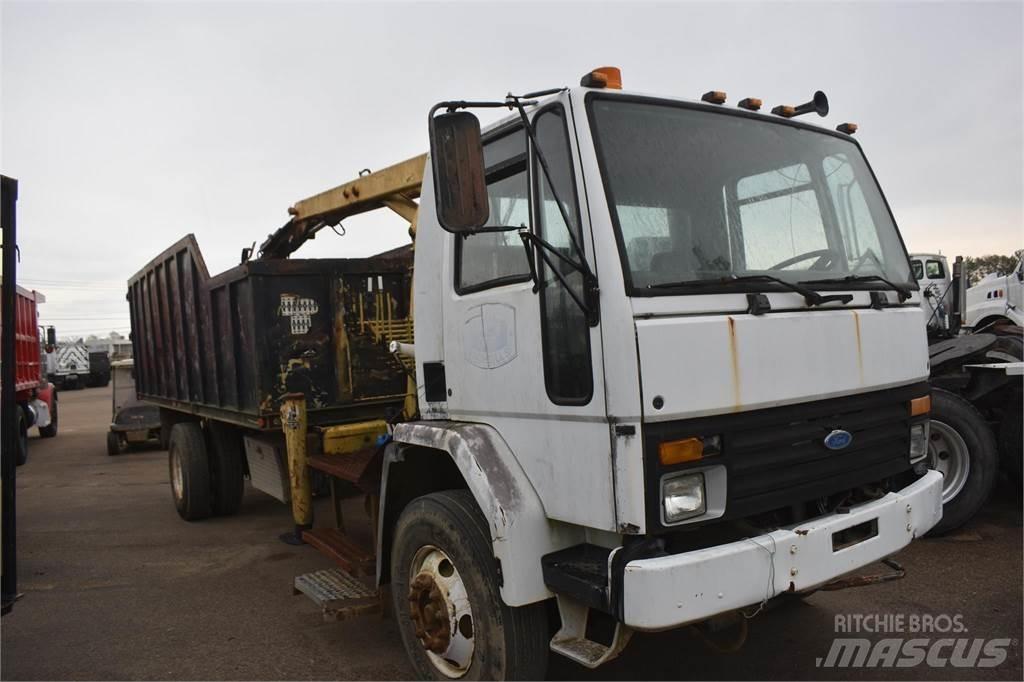 Ford CF8000 起重機卡車
