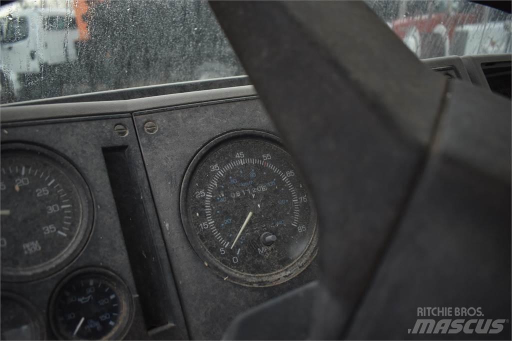 Ford CF8000 起重機卡車
