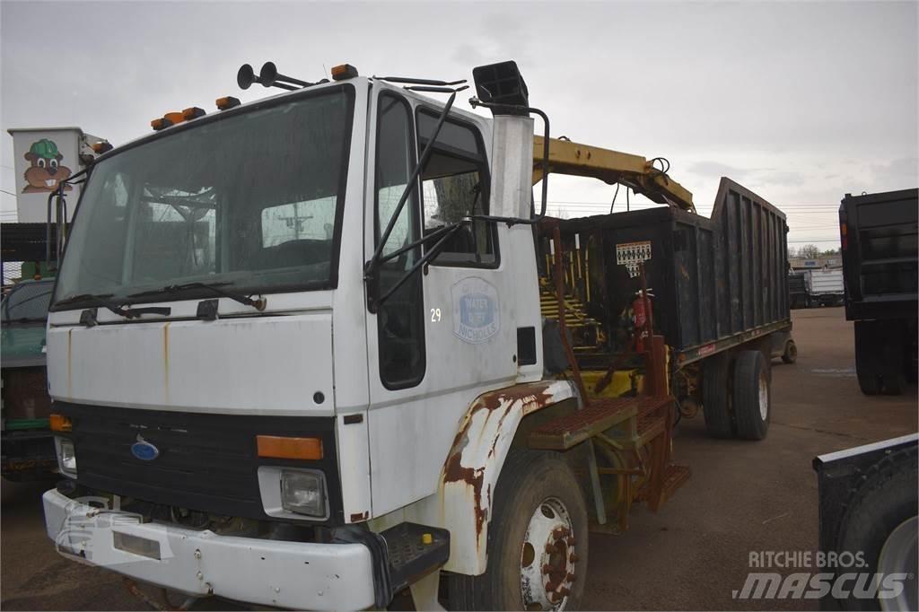 Ford CF8000 起重機卡車