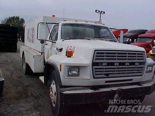Ford F700 運油車