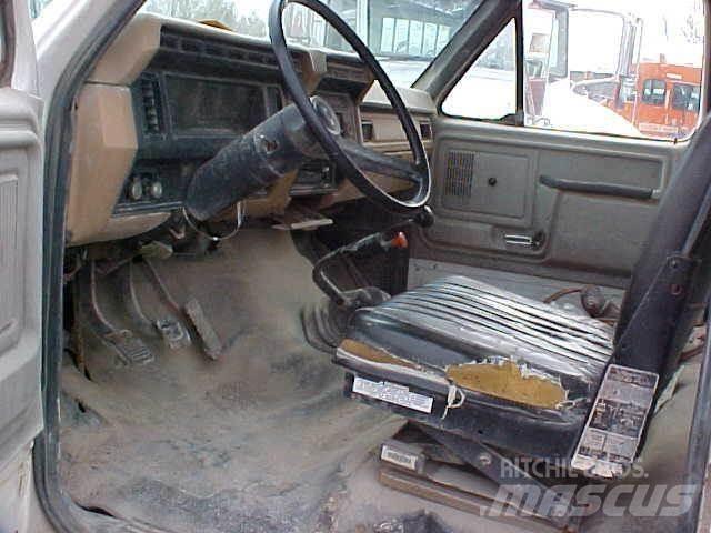 Ford F700 運油車