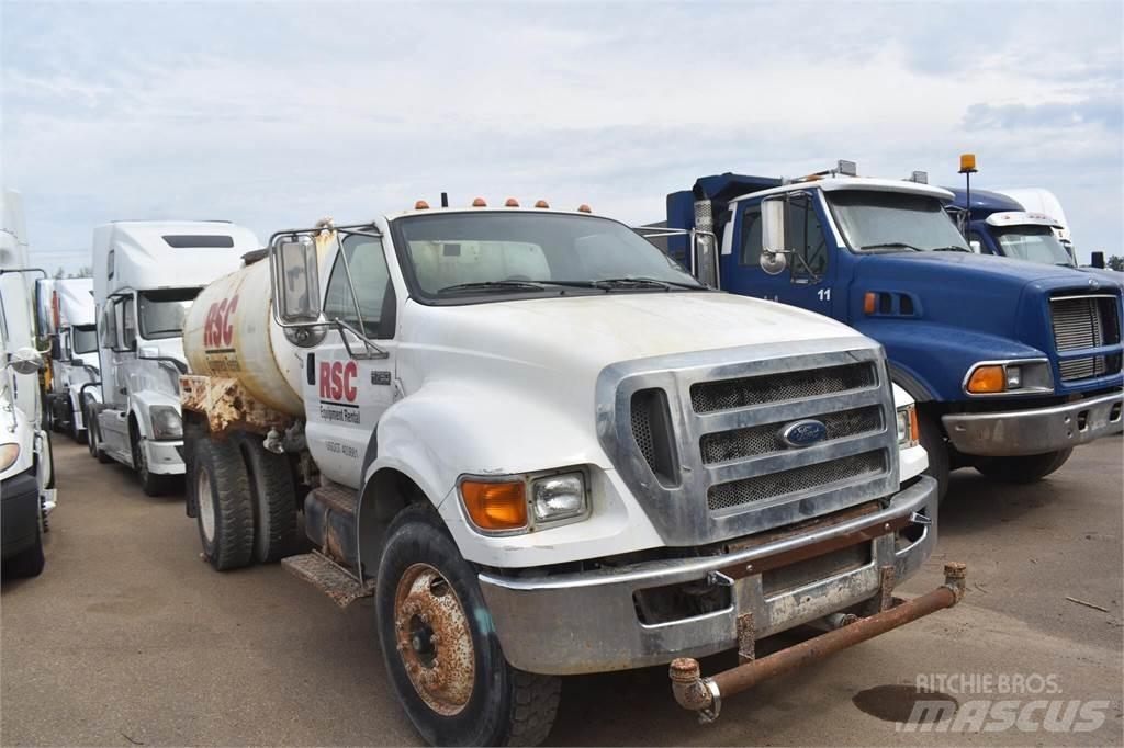 Ford F750 運油車