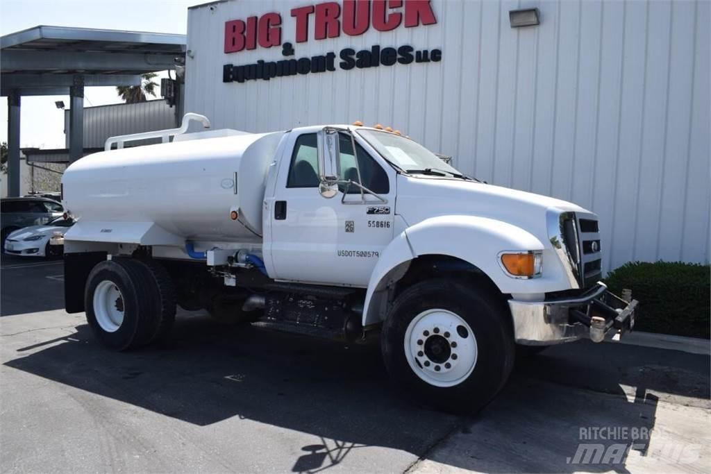Ford F750 運油車