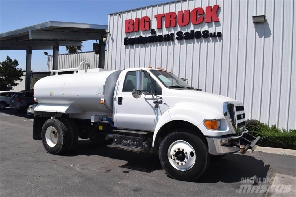 Ford F750 運油車