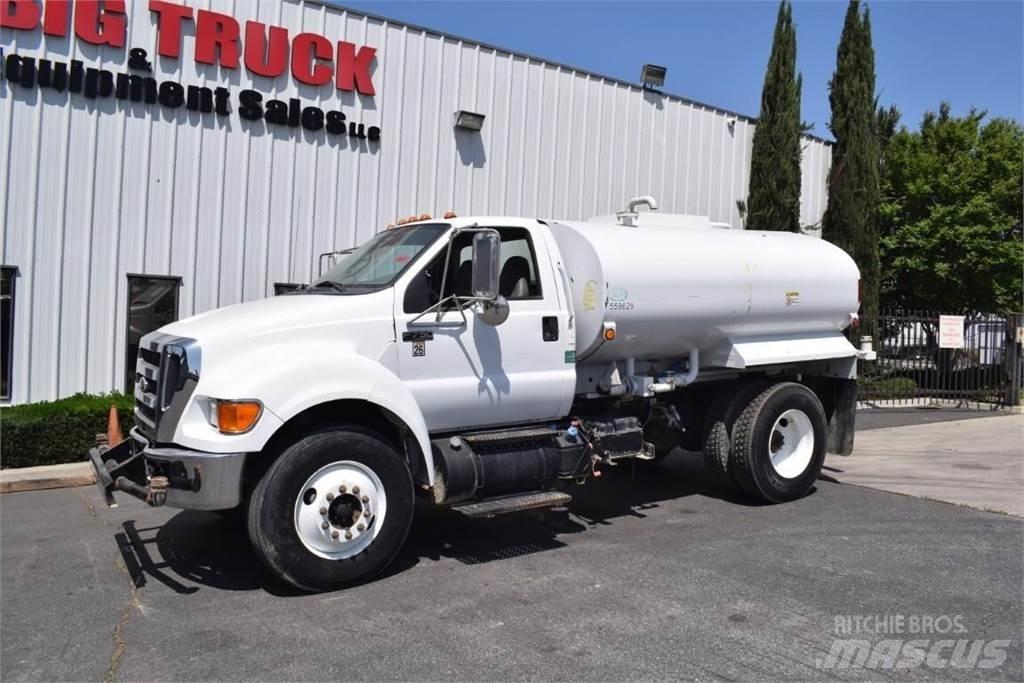 Ford F750 運油車
