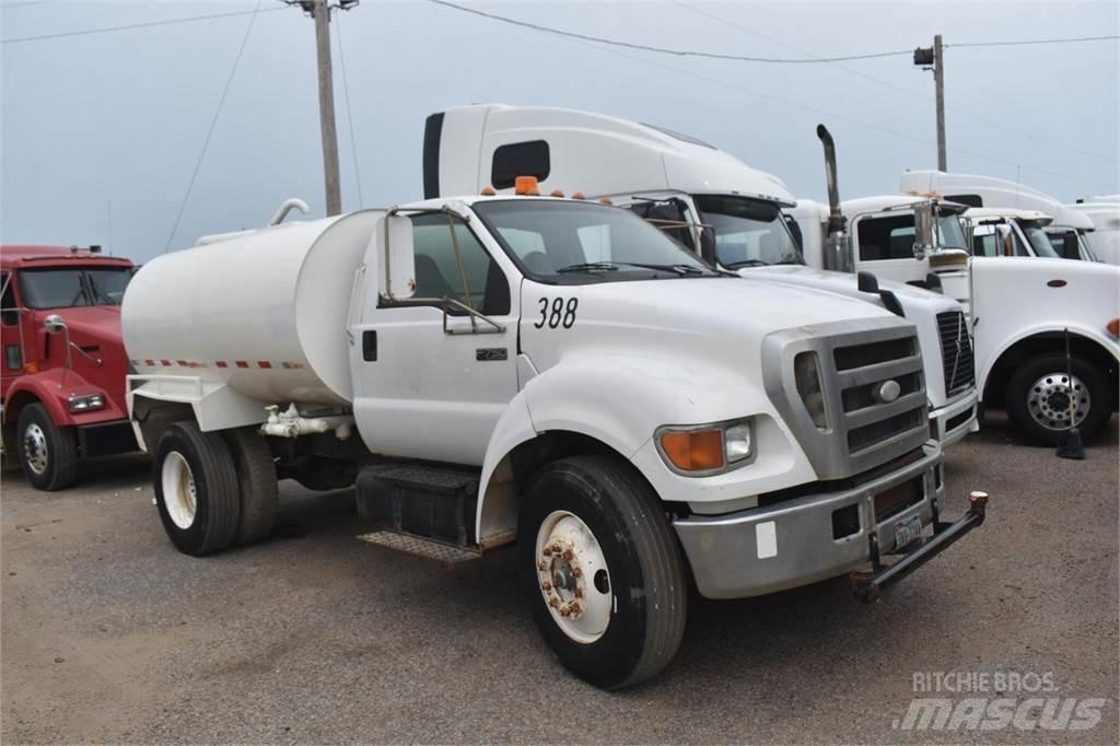 Ford F750 運油車