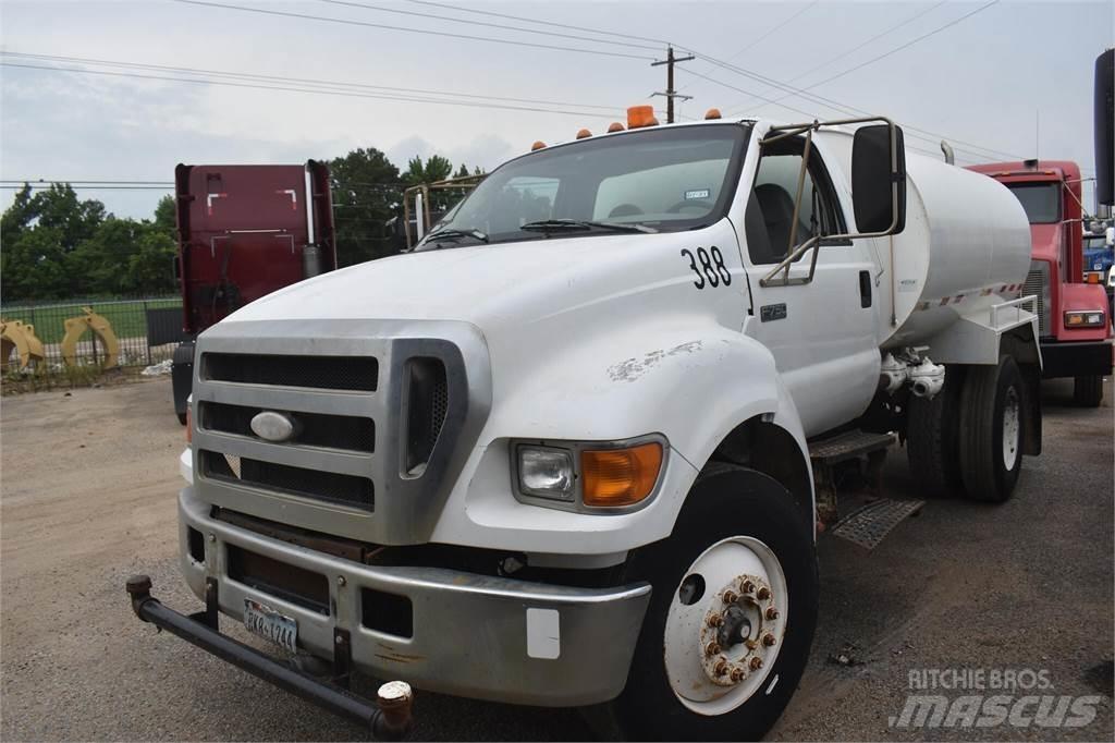 Ford F750 運油車