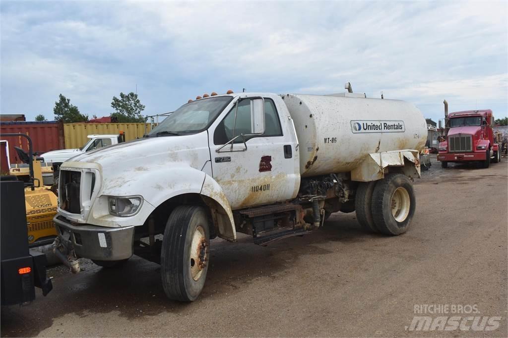 Ford F750 運油車