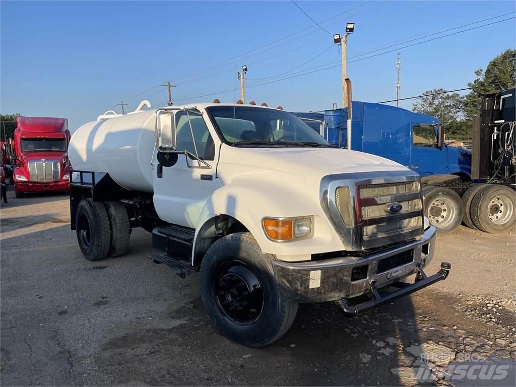Ford F750 運油車