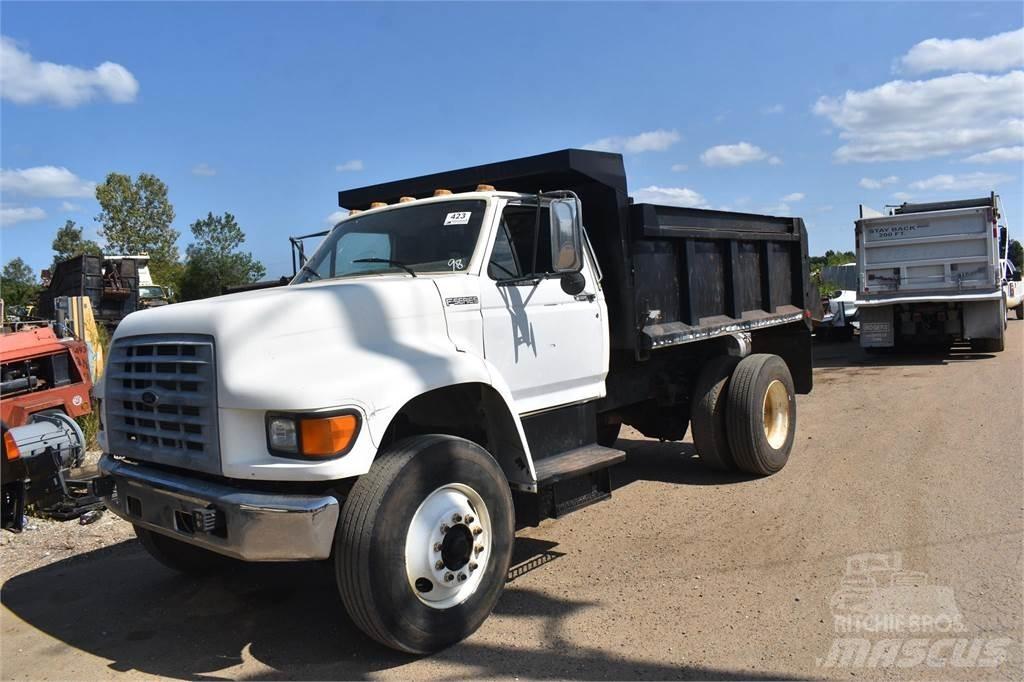 Ford F800 傾卸式卡車