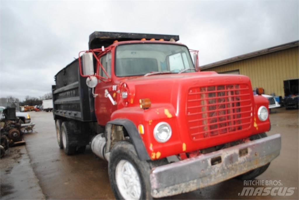 Ford L8000 傾卸式卡車