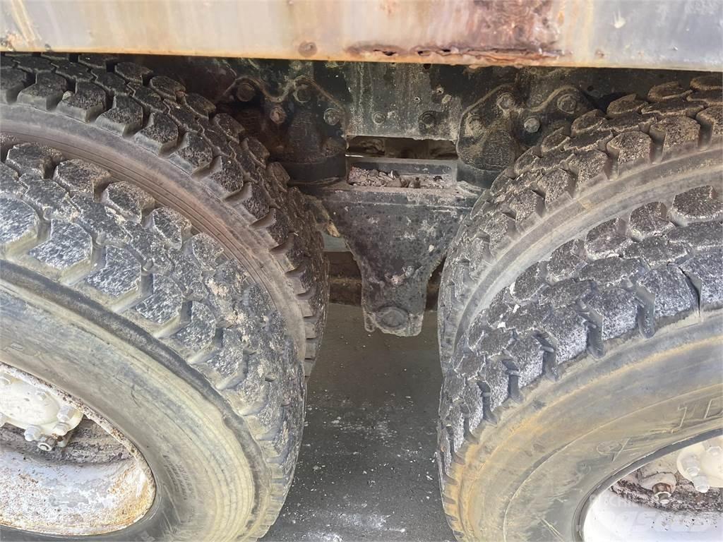 Ford L8000 傾卸式卡車