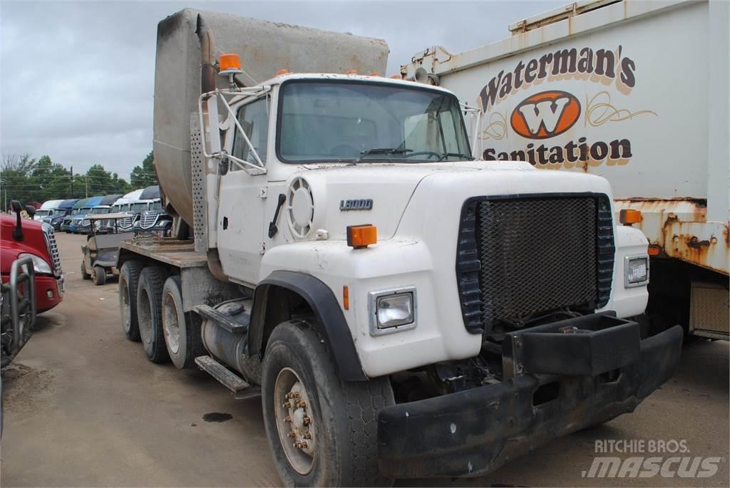 Ford L8000 混凝土車