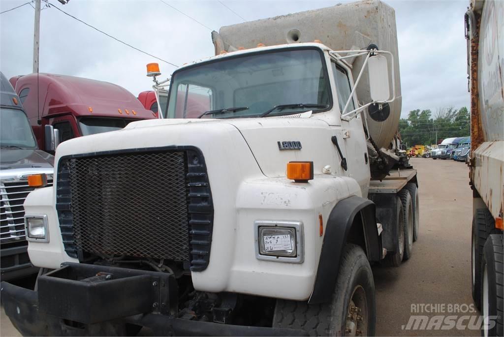 Ford L8000 混凝土車