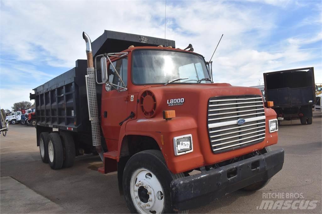 Ford L8000 傾卸式卡車