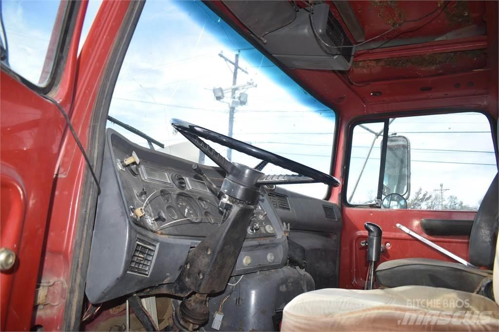 Ford L8000 傾卸式卡車