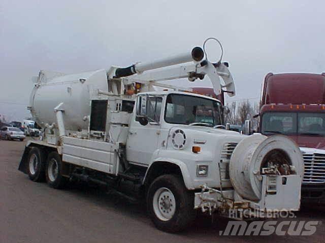 Ford L8000 運油車