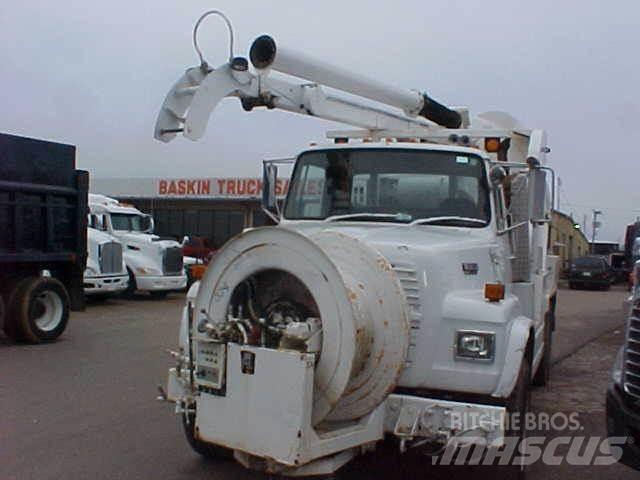 Ford L8000 運油車