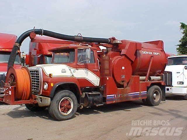 Ford L8000 運油車