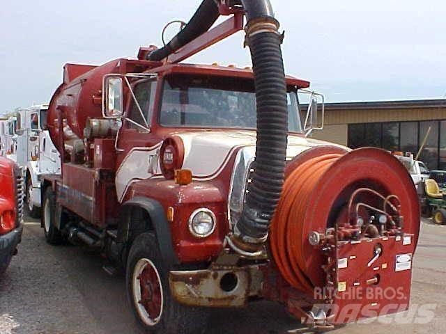 Ford L8000 運油車