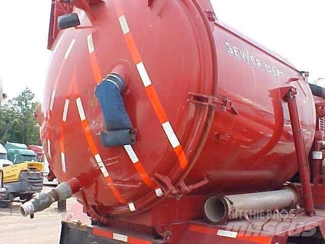 Ford L8000 運油車
