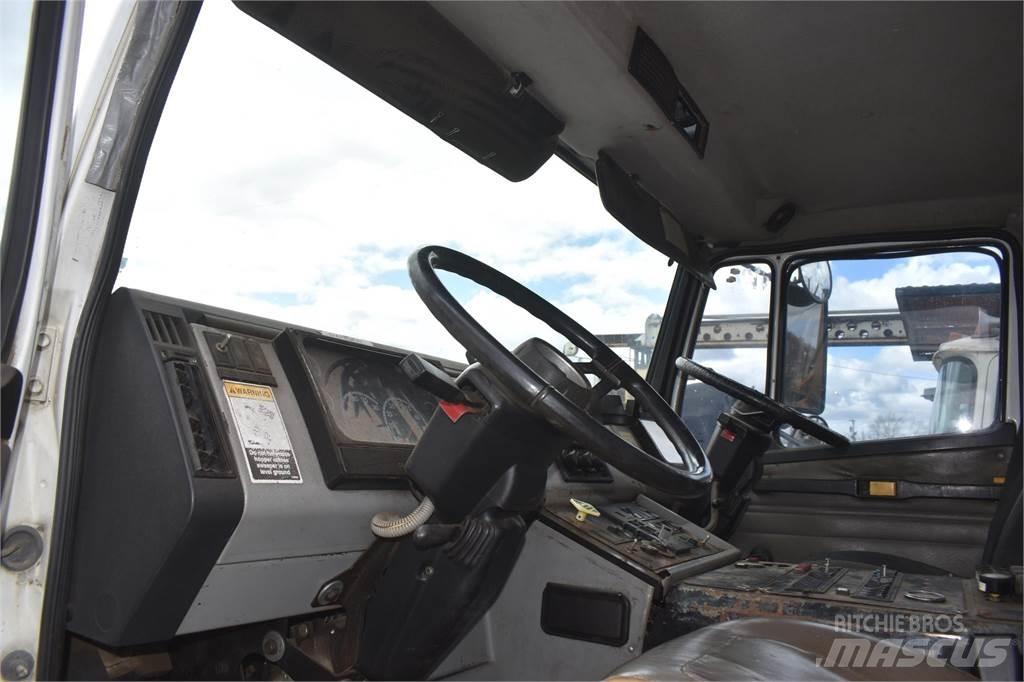Freightliner FL70 清掃車