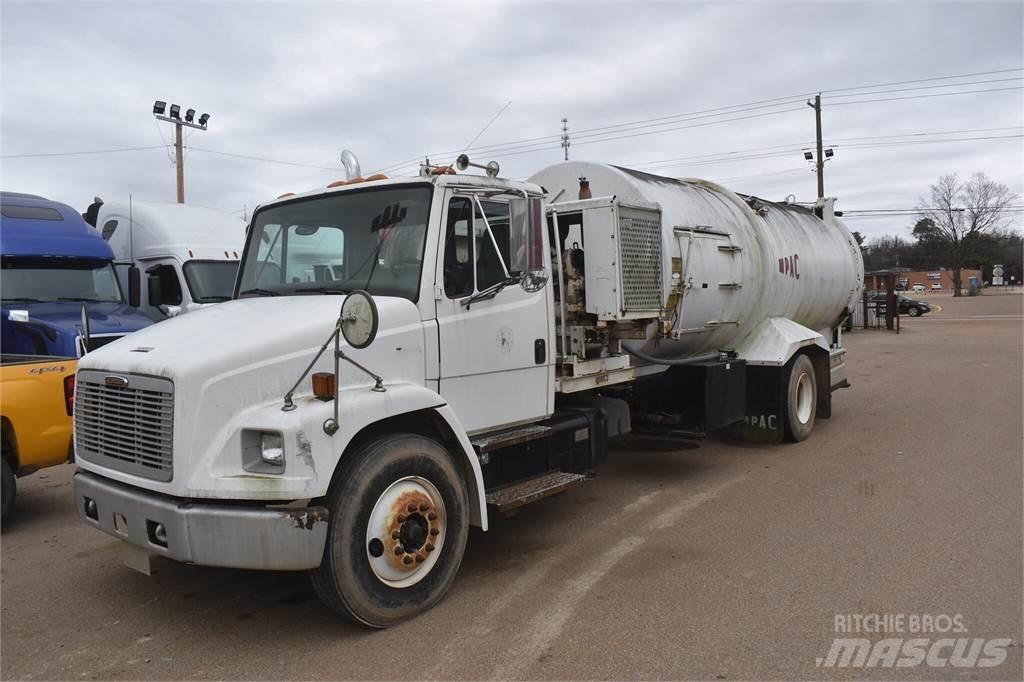 Freightliner FL70 運油車
