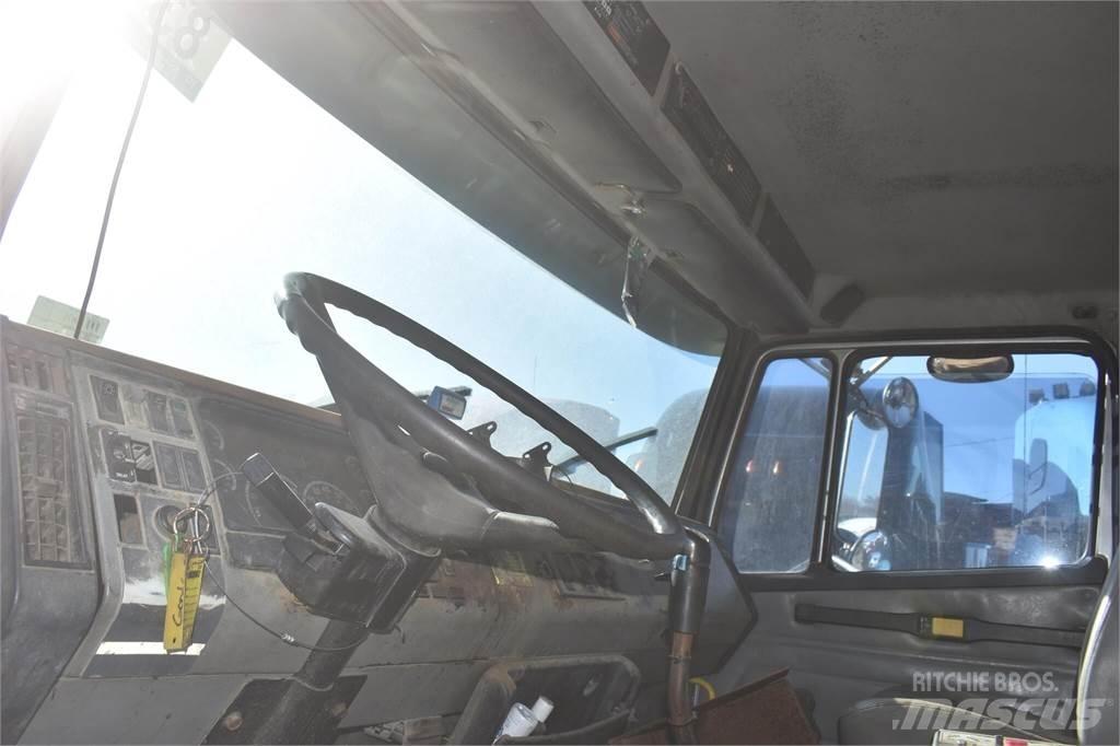 Freightliner FLC112 傾卸式卡車