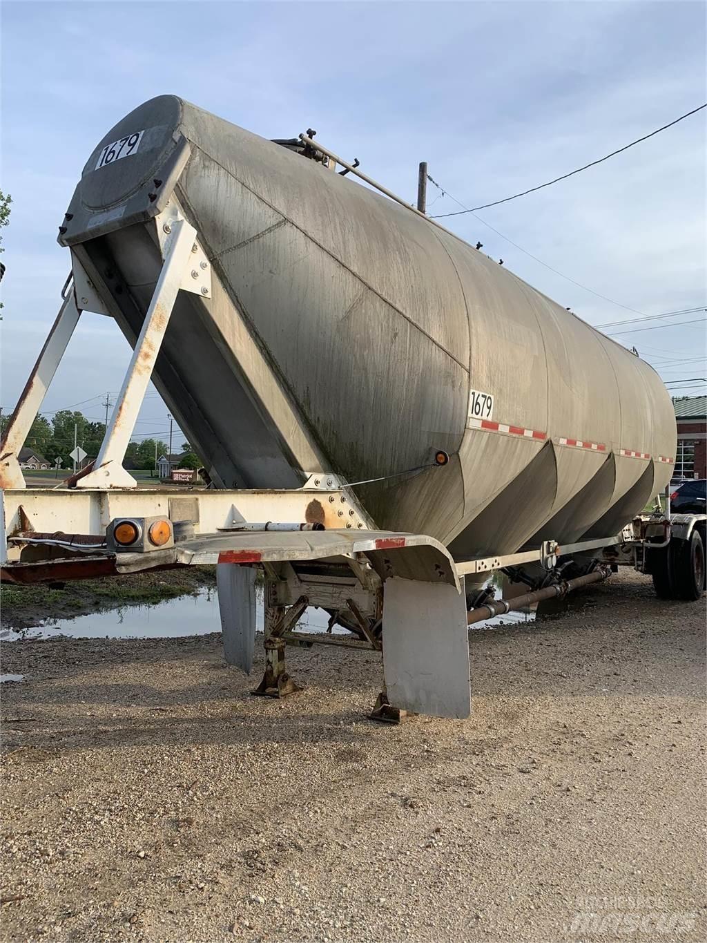 Fruehauf  罐體拖車