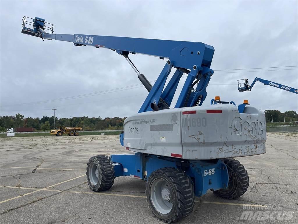 Genie S85 伸縮臂高空作業車