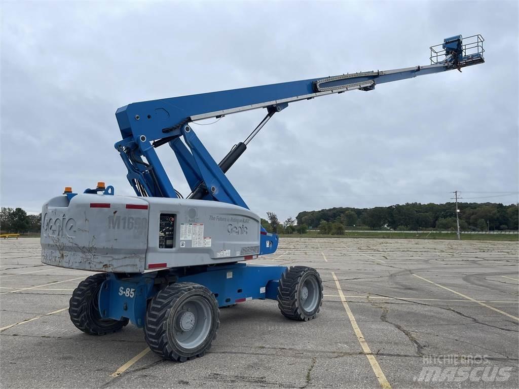 Genie S85 伸縮臂高空作業車