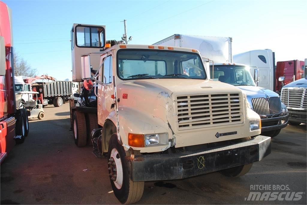 International 4700 起重機卡車