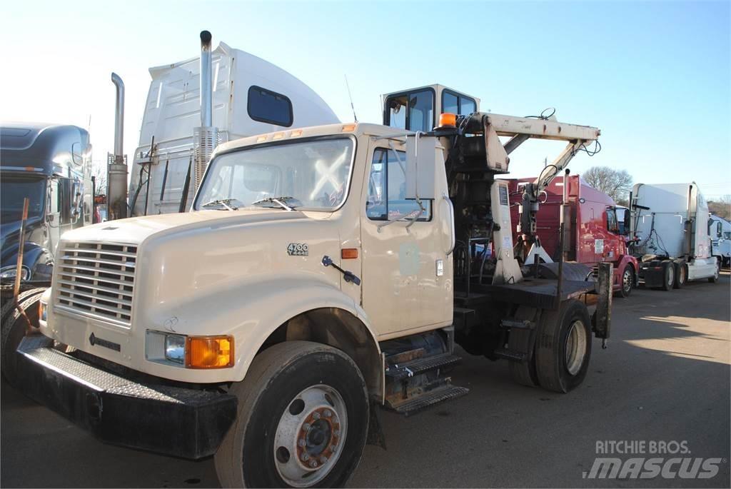 International 4700 起重機卡車