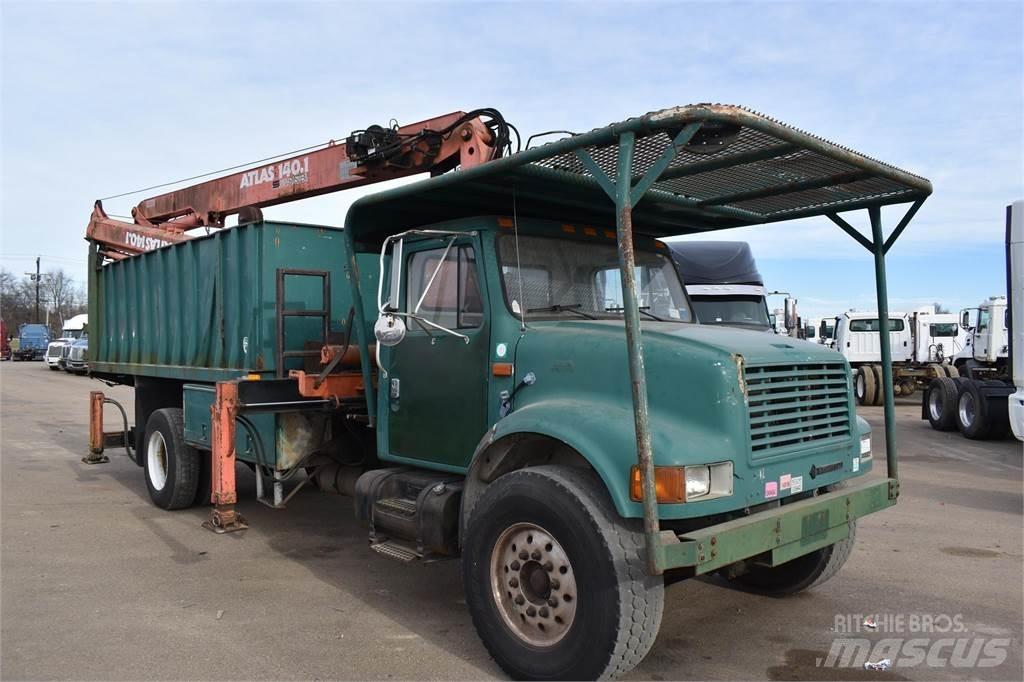 International 4700 起重機卡車