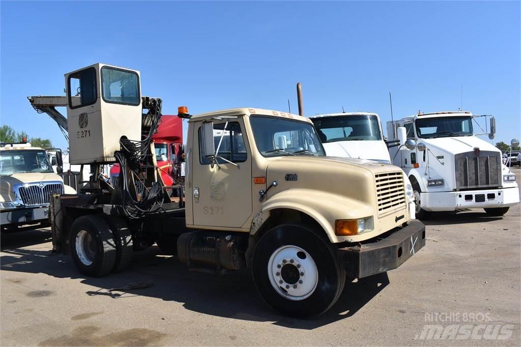 International 4700 起重機卡車