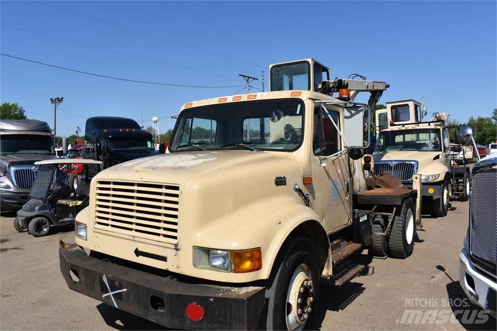 International 4700 起重機卡車