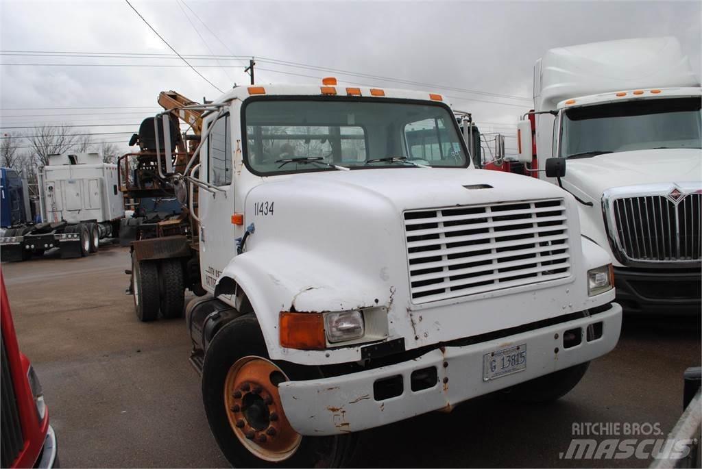 International 4700 起重機卡車