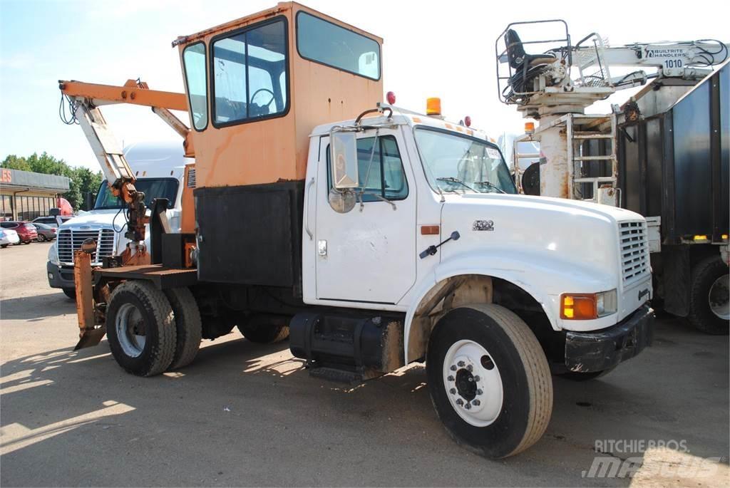 International 4700 起重機卡車