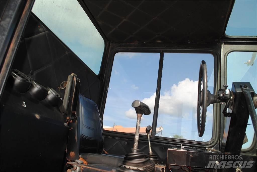 International 4700 起重機卡車